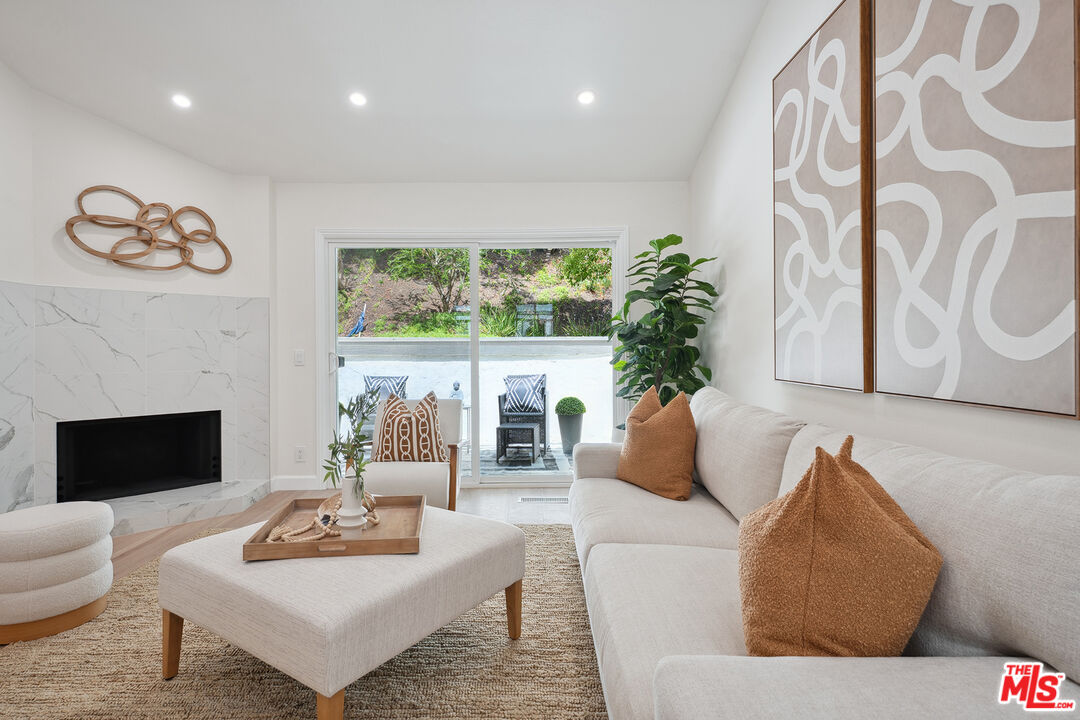 17109 Palisades Cir