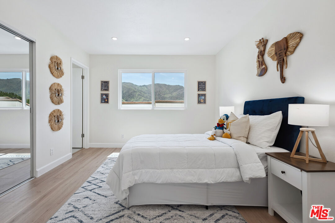 17109 Palisades Cir