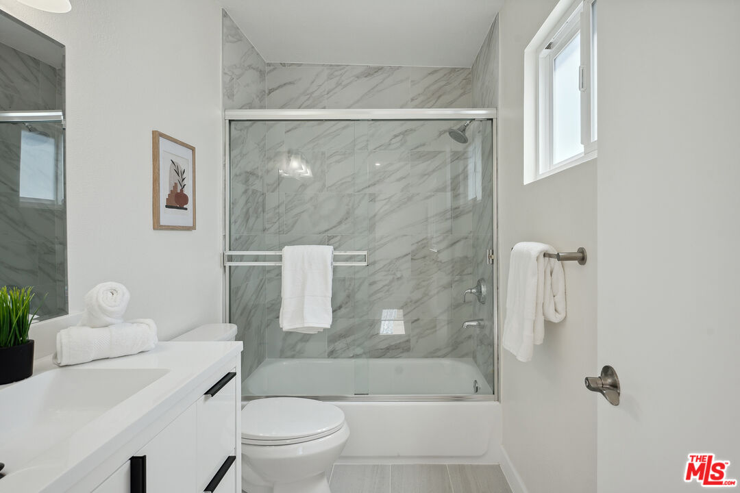 17109 Palisades Cir