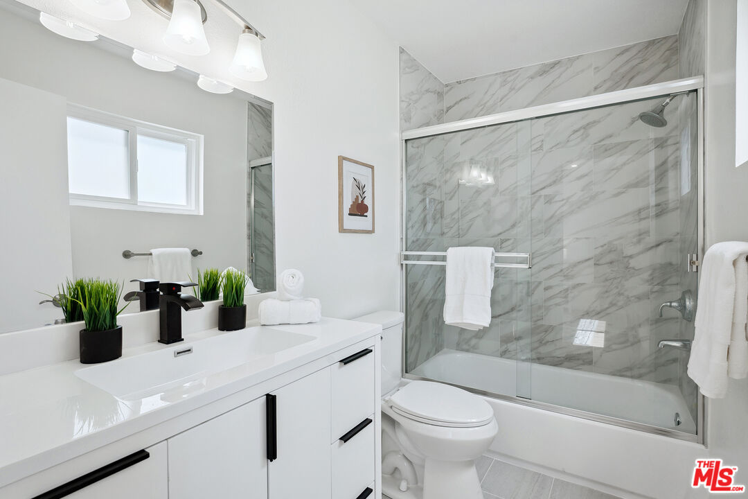 17109 Palisades Cir