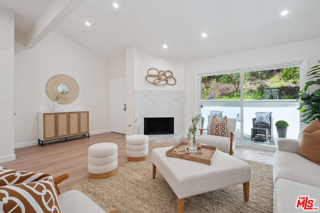 17109 Palisades Cir