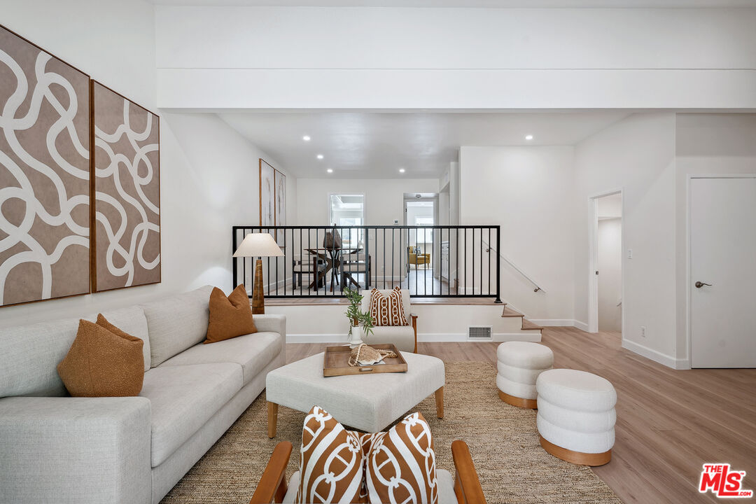 17109 Palisades Cir