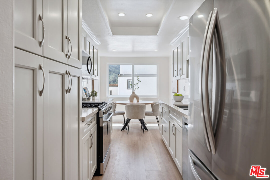 17109 Palisades Cir