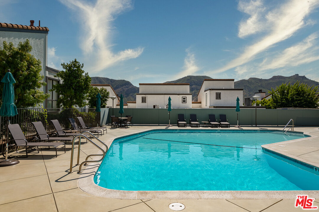 17109 Palisades Cir