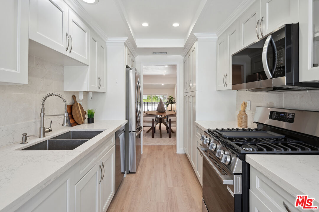 17109 Palisades Cir