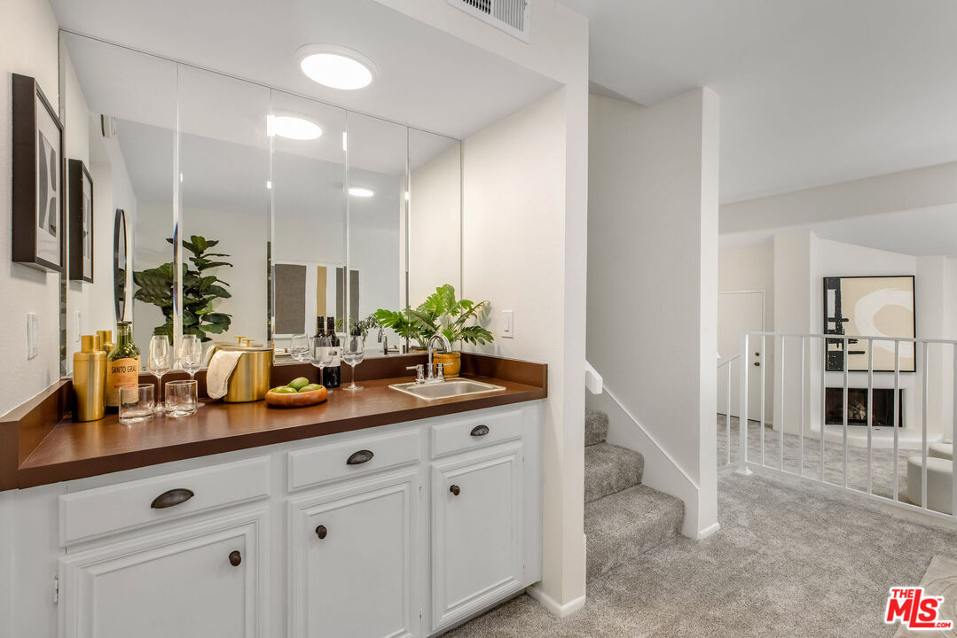 17107 Palisades Cir