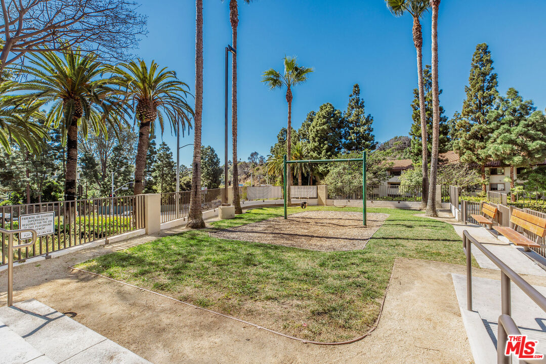 17107 Palisades Cir