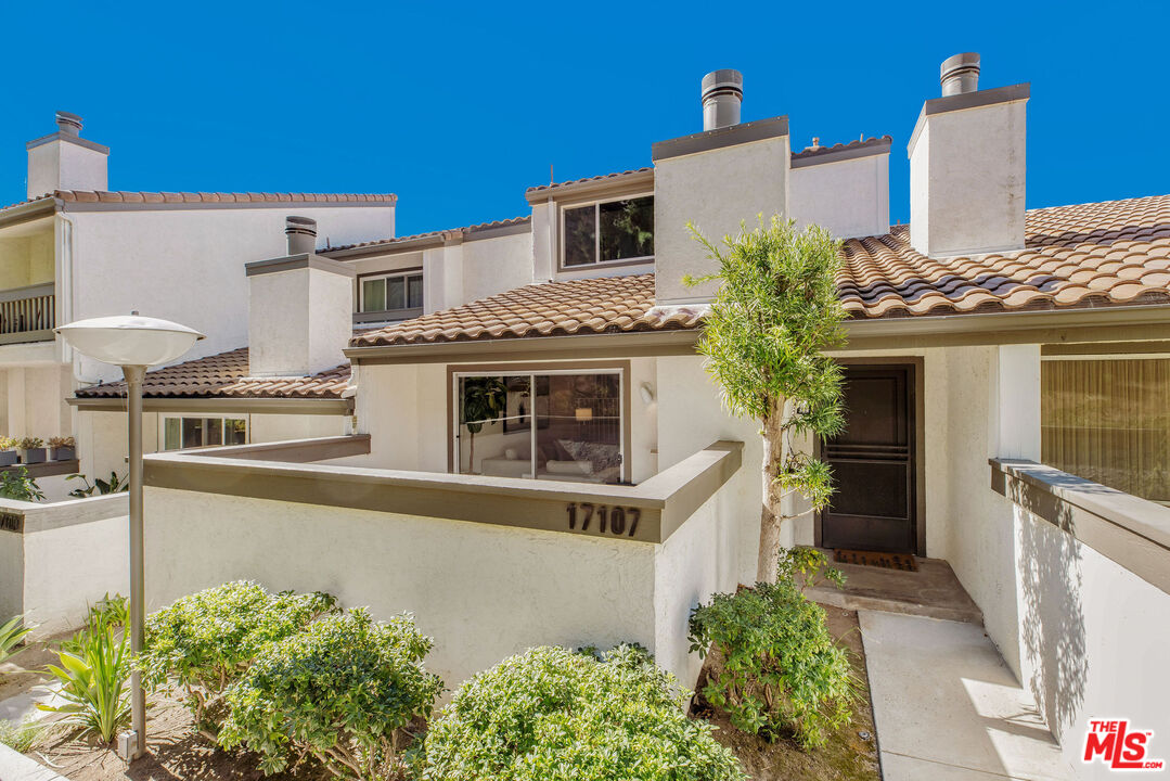 17107 Palisades Cir