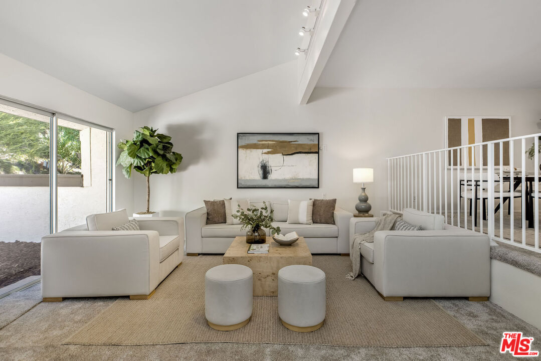 17107 Palisades Cir