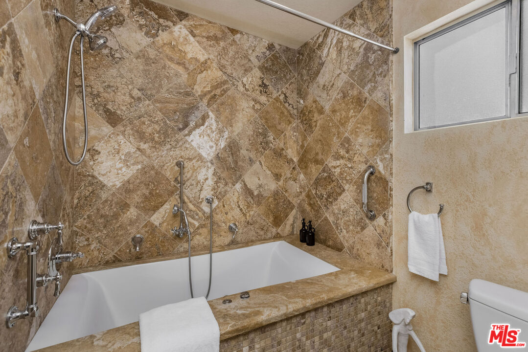 17107 Palisades Cir