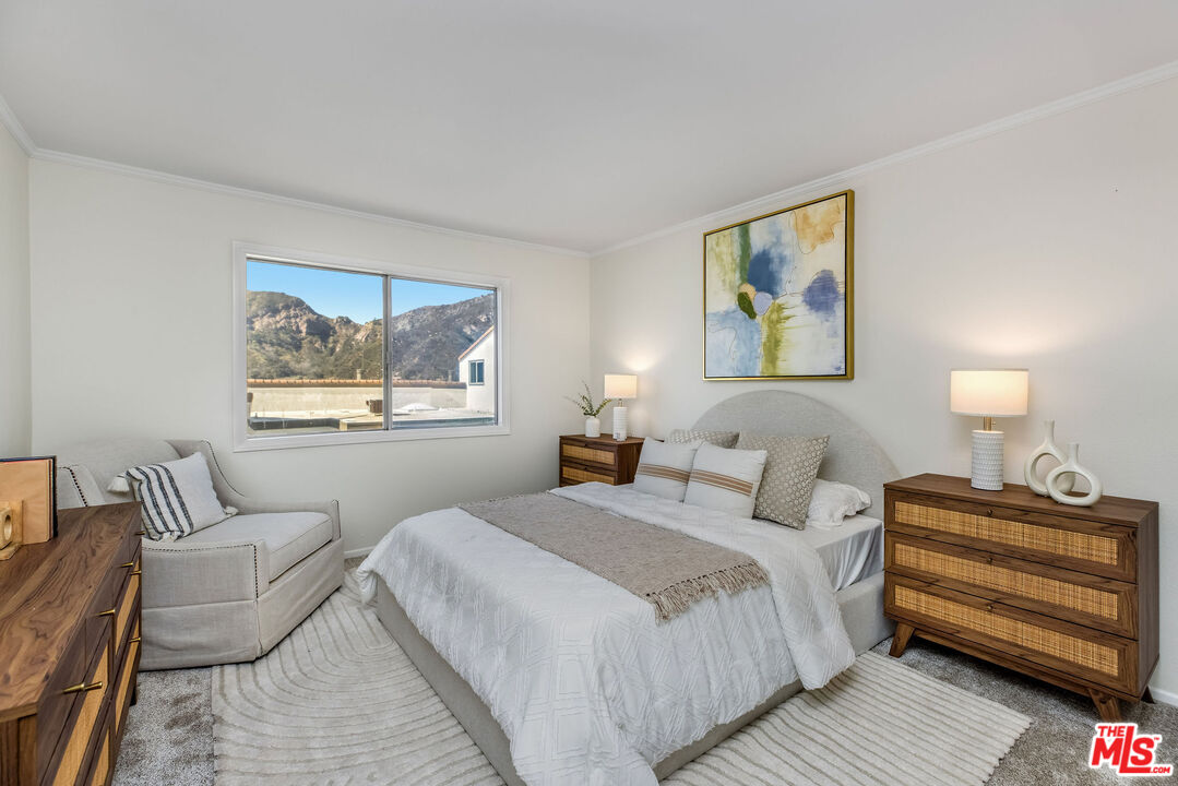 17107 Palisades Cir
