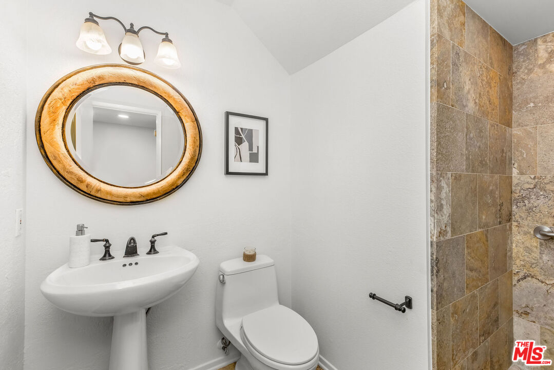 17107 Palisades Cir