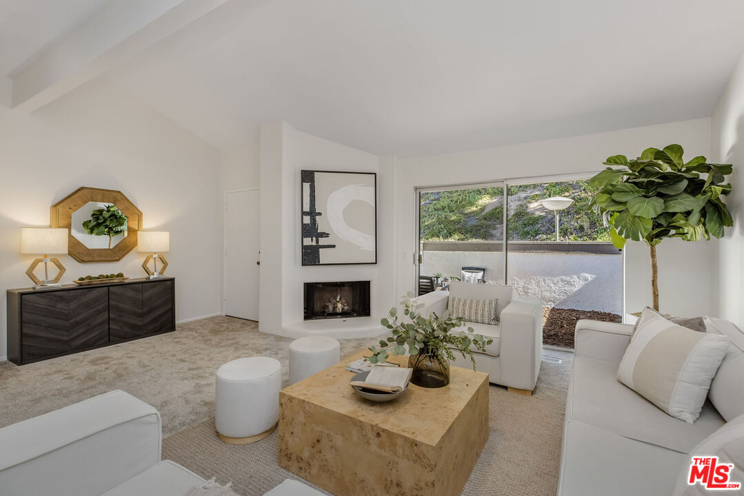 17107 Palisades Cir