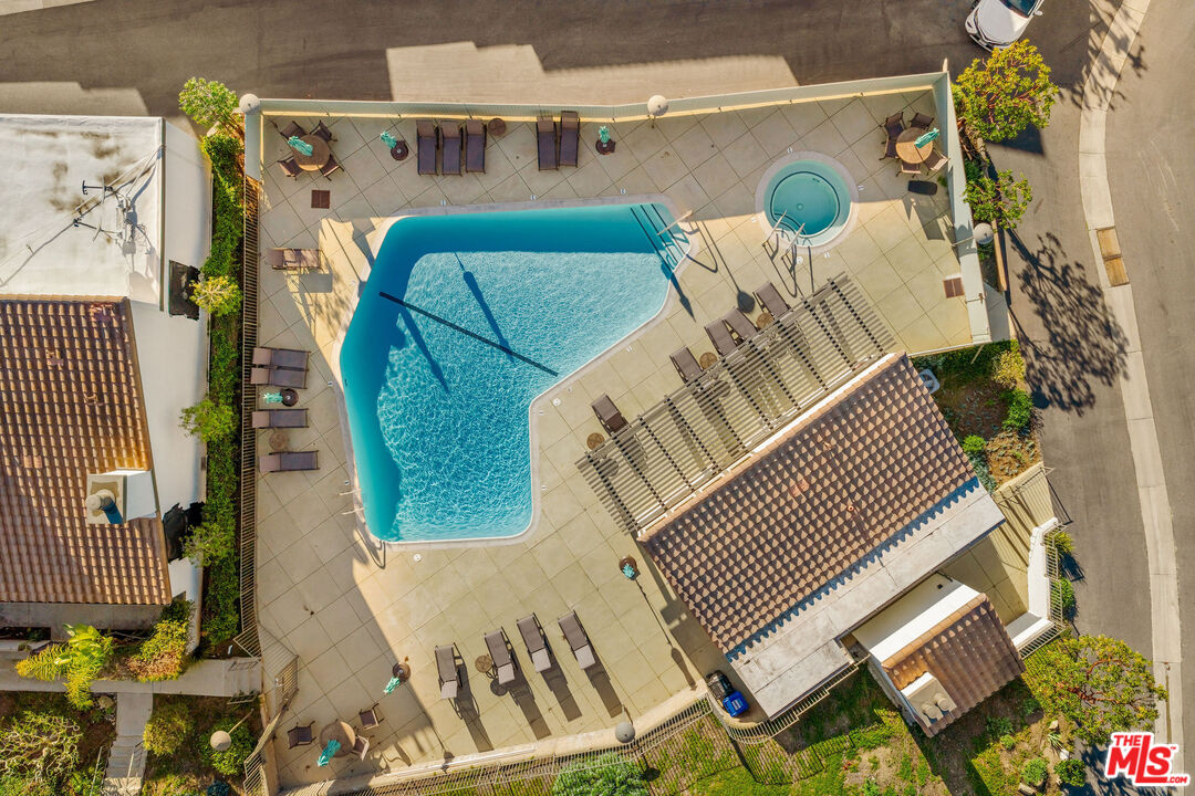 17107 Palisades Cir