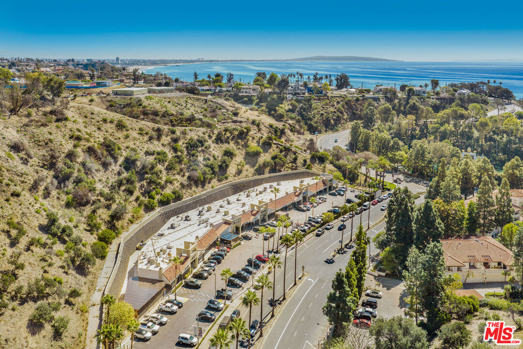 17107 Palisades Cir