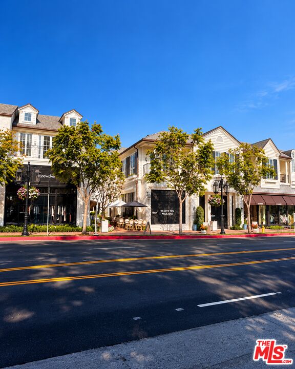 17107 Palisades Cir