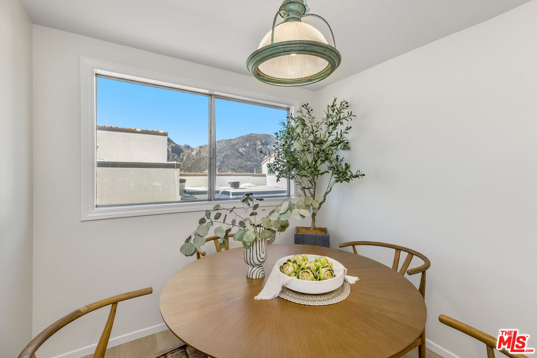 17107 Palisades Cir