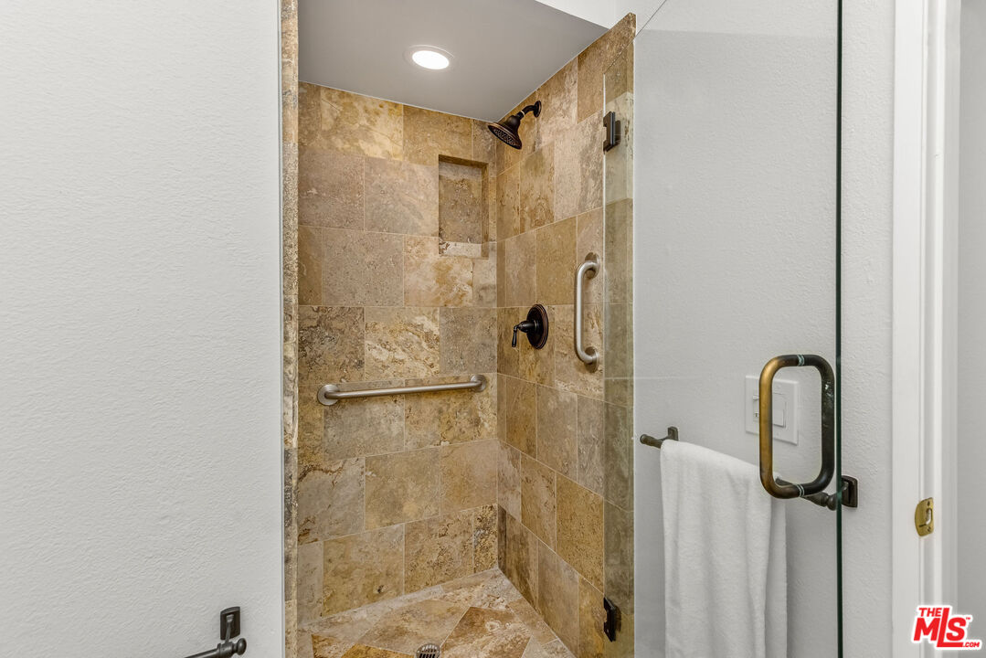 17107 Palisades Cir