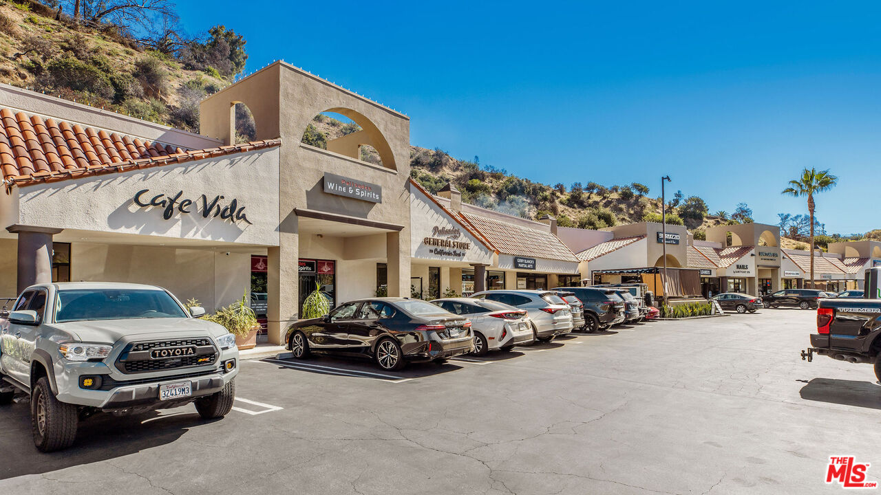 17107 Palisades Cir
