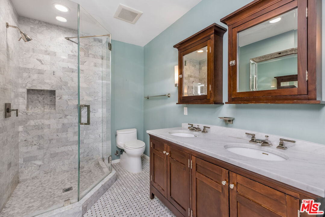 17207 Palisades Cir