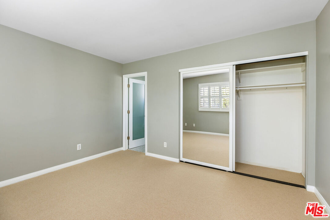 17207 Palisades Cir