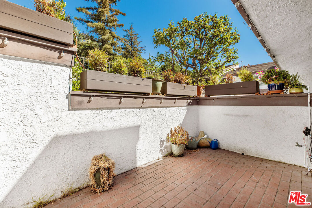 17207 Palisades Cir