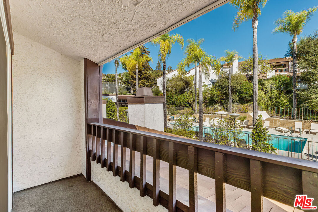 17207 Palisades Cir