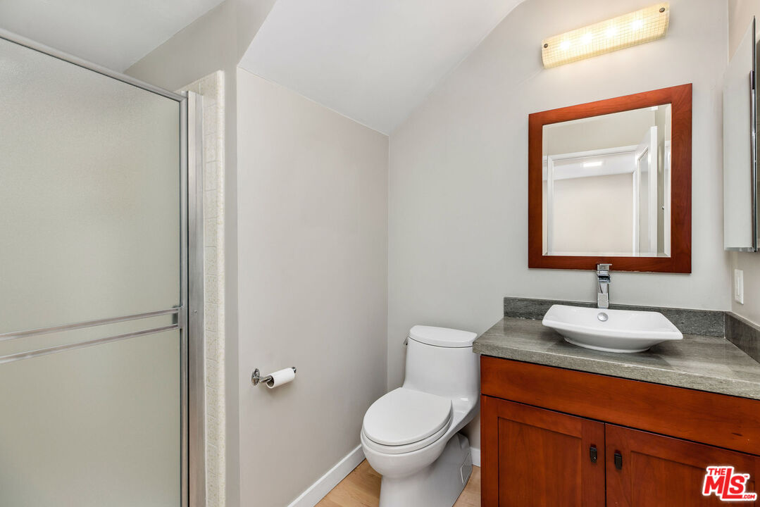 17207 Palisades Cir