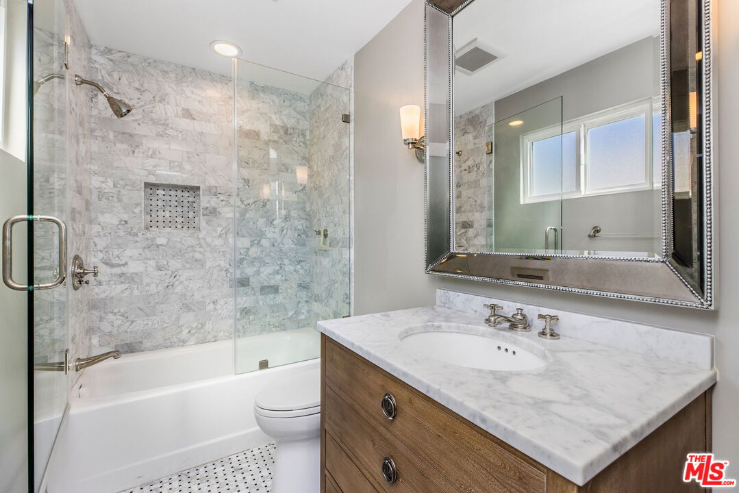 17207 Palisades Cir