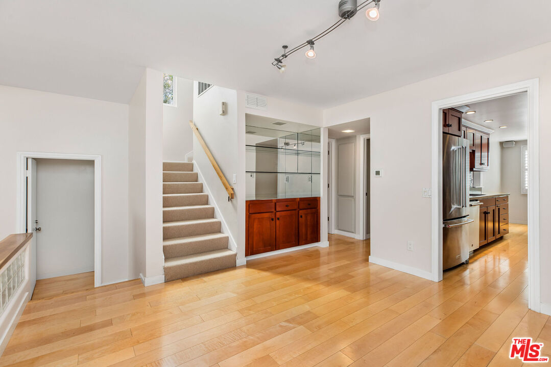 17207 Palisades Cir