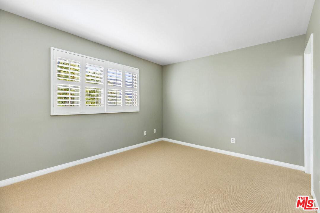 17207 Palisades Cir