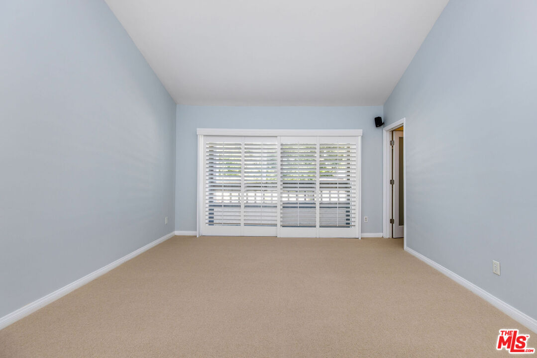 17207 Palisades Cir