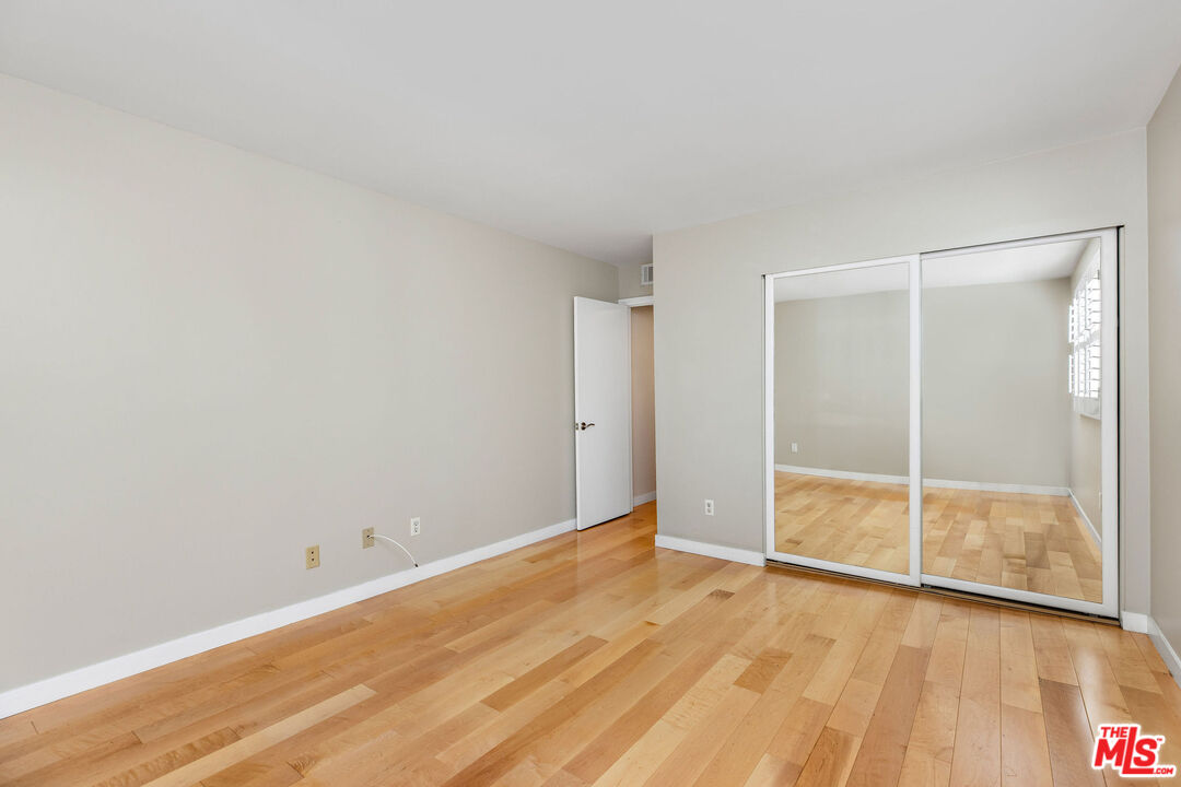 17207 Palisades Cir