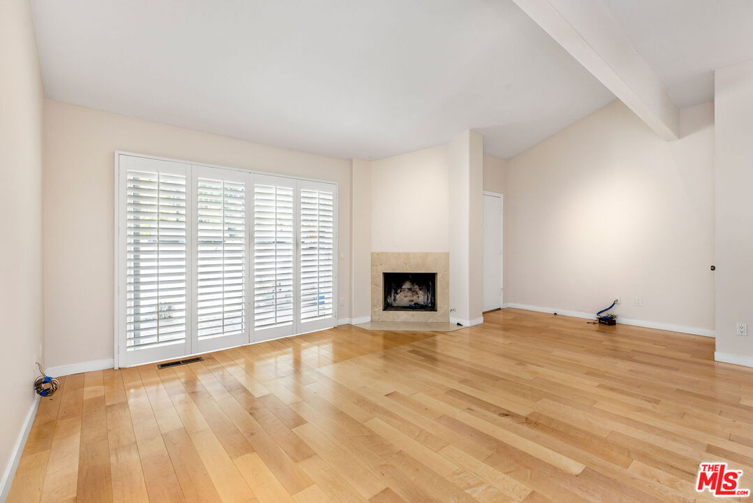 17207 Palisades Cir