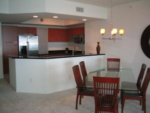 2650 Lake Shore Drive 2205