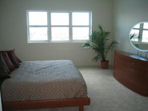 2650 Lake Shore Drive 2205