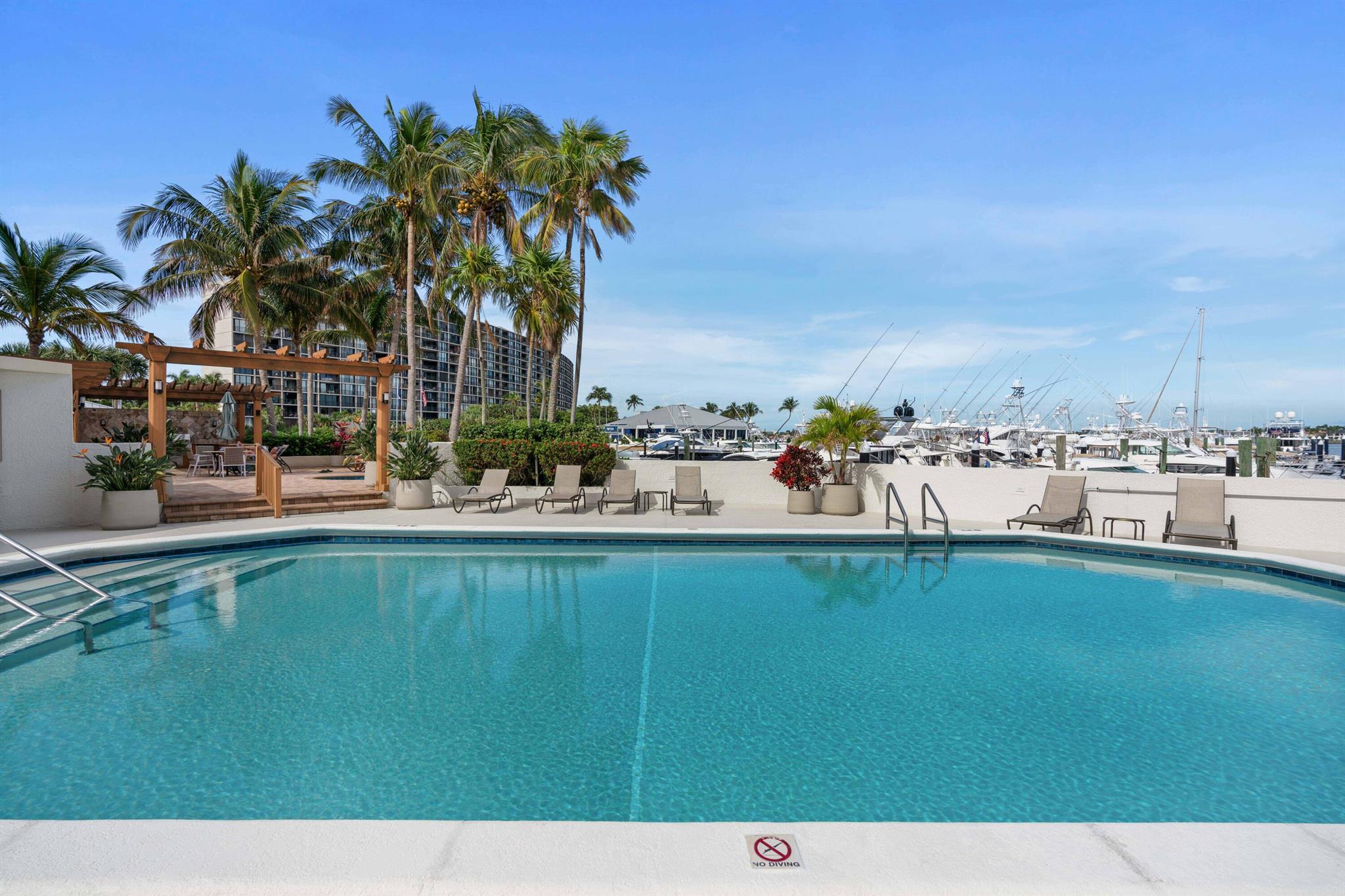 108 Lakeshore Drive 839