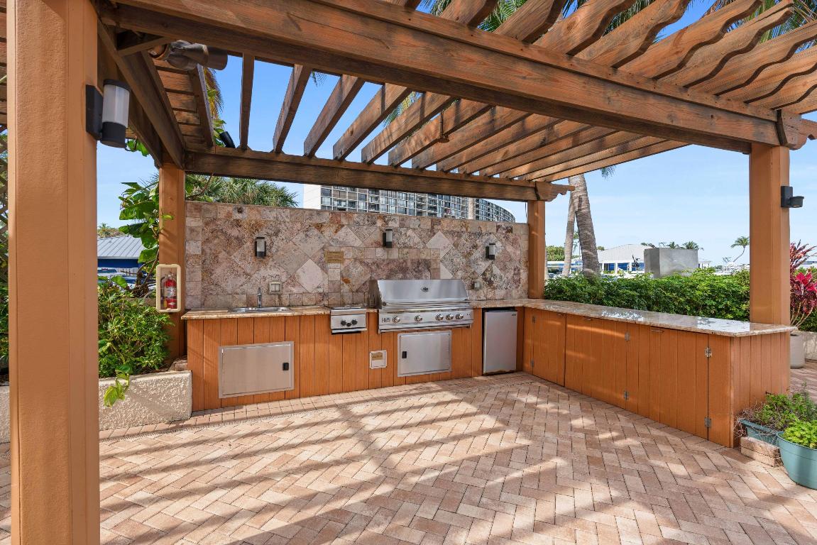 108 Lakeshore Drive 839