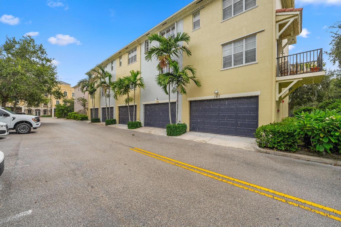 163 Greenwich Circle