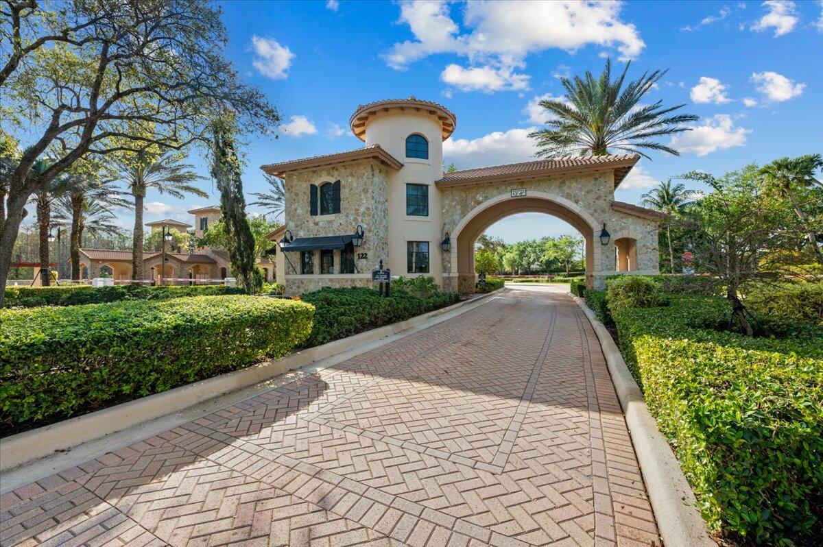 99 Tresana Boulevard 5