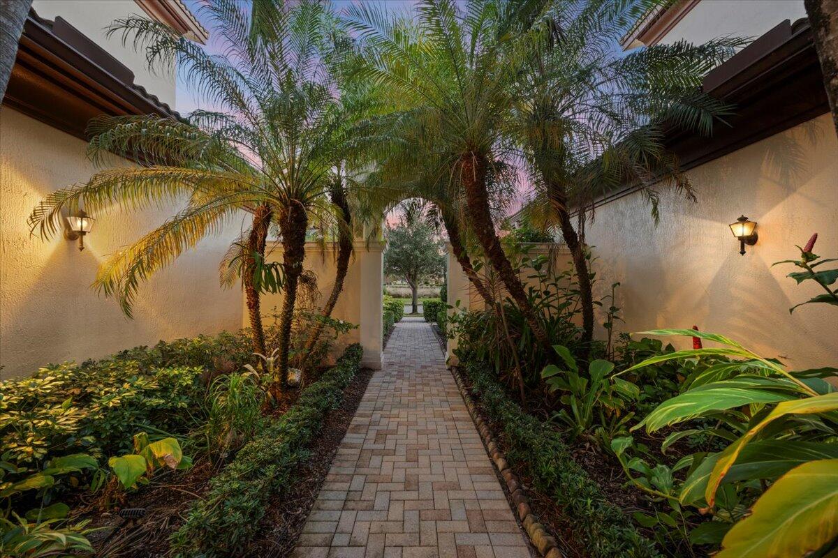 99 Tresana Boulevard 5