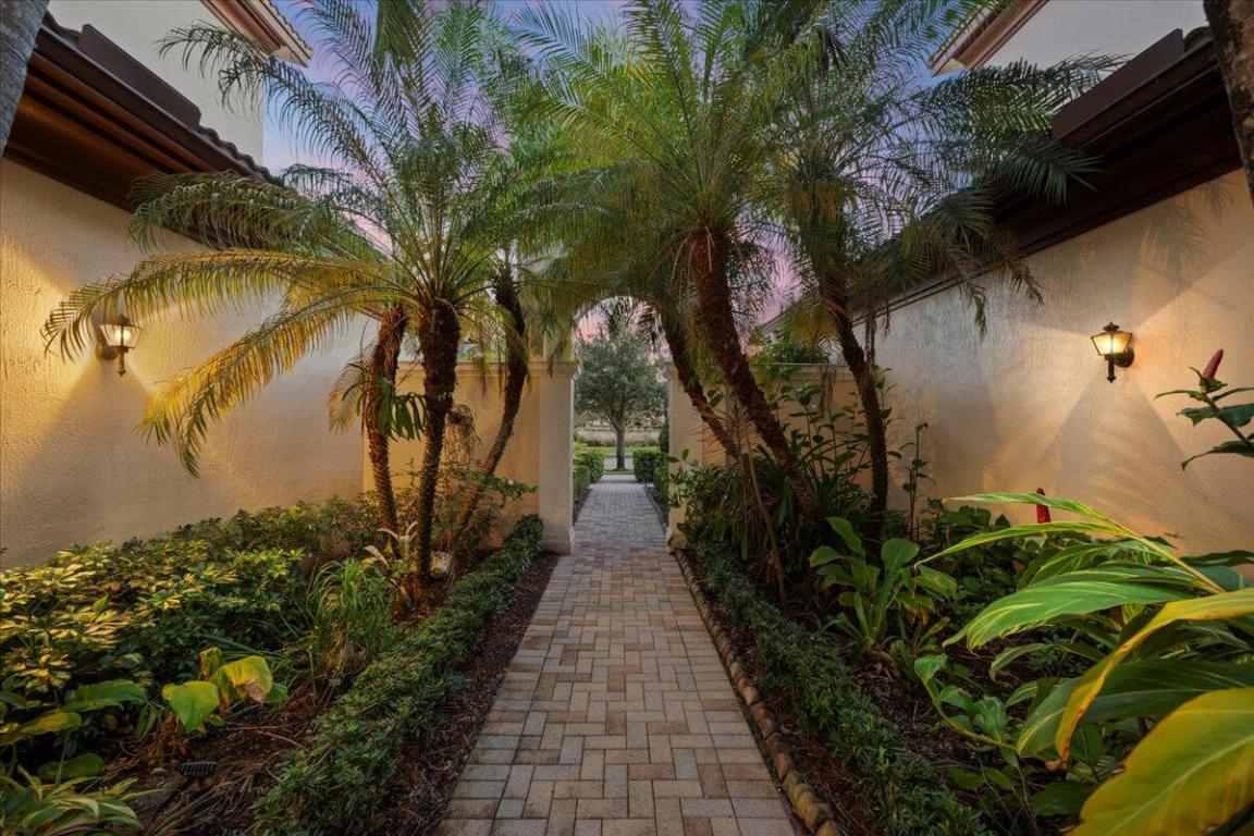 99 Tresana Boulevard 5