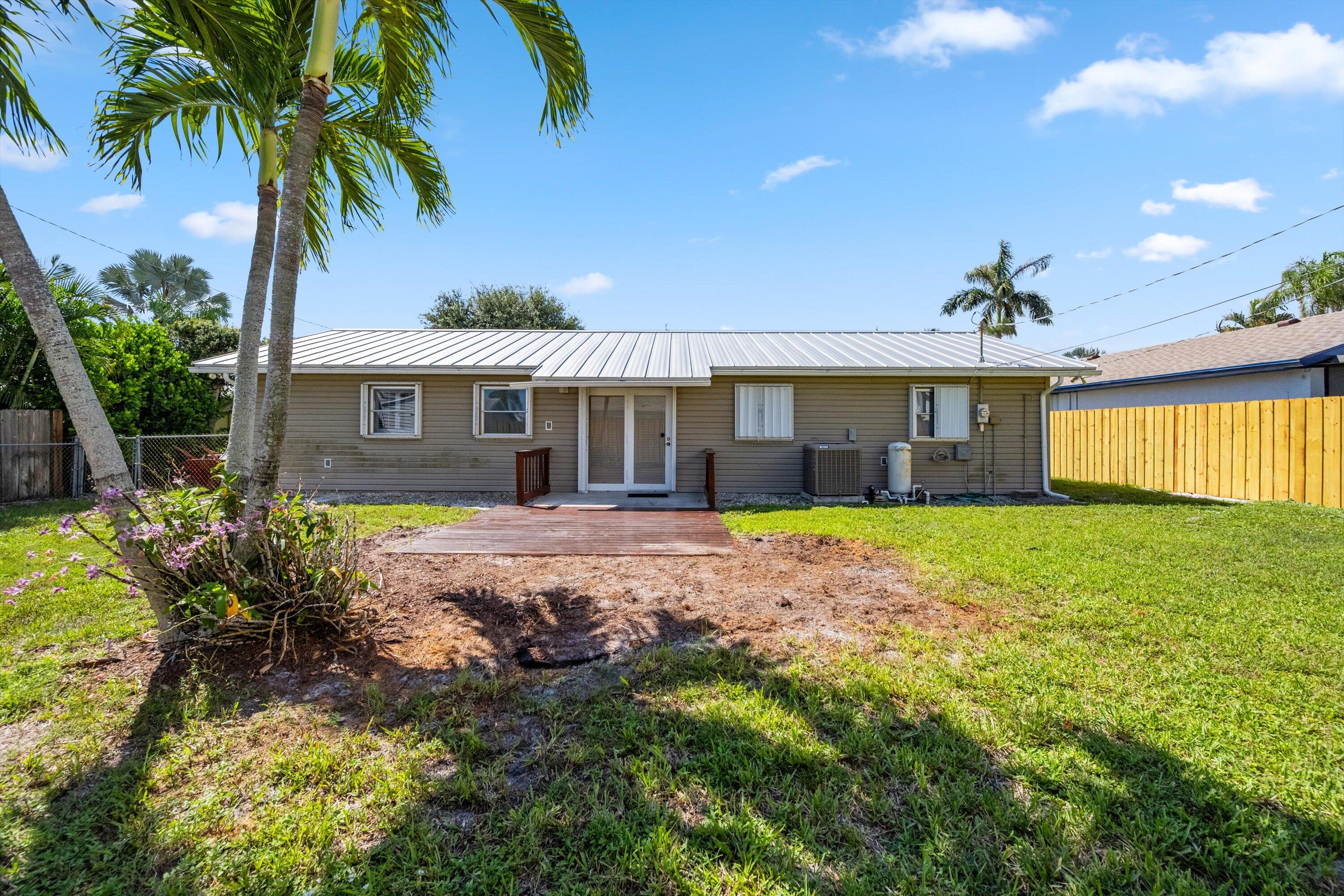 8053 SE Carlton Street