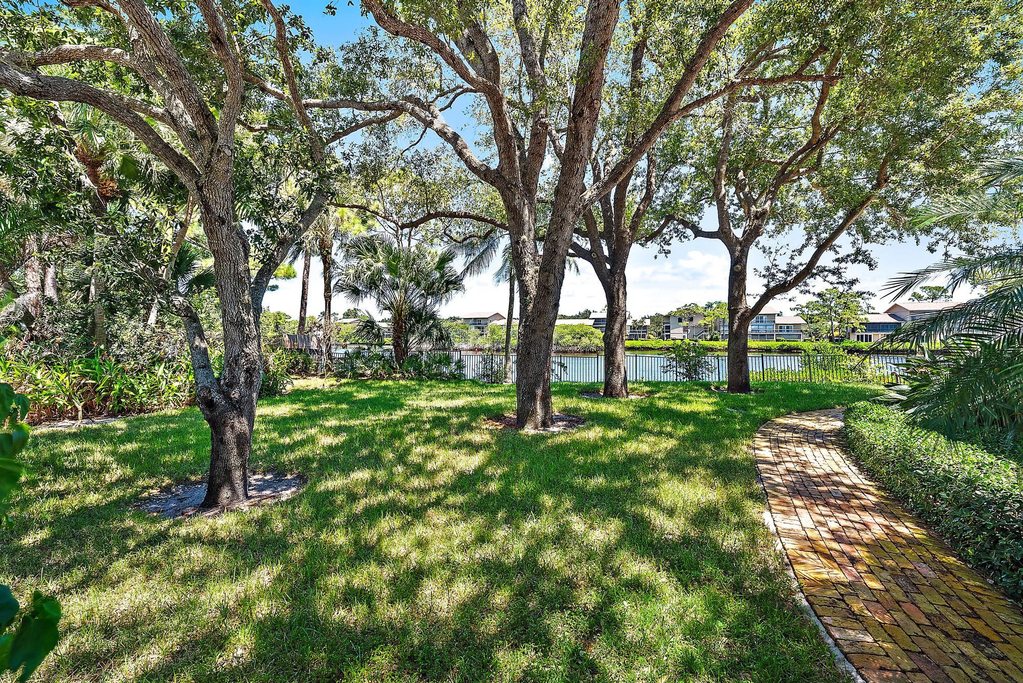 18669 SE Palm Island Lane