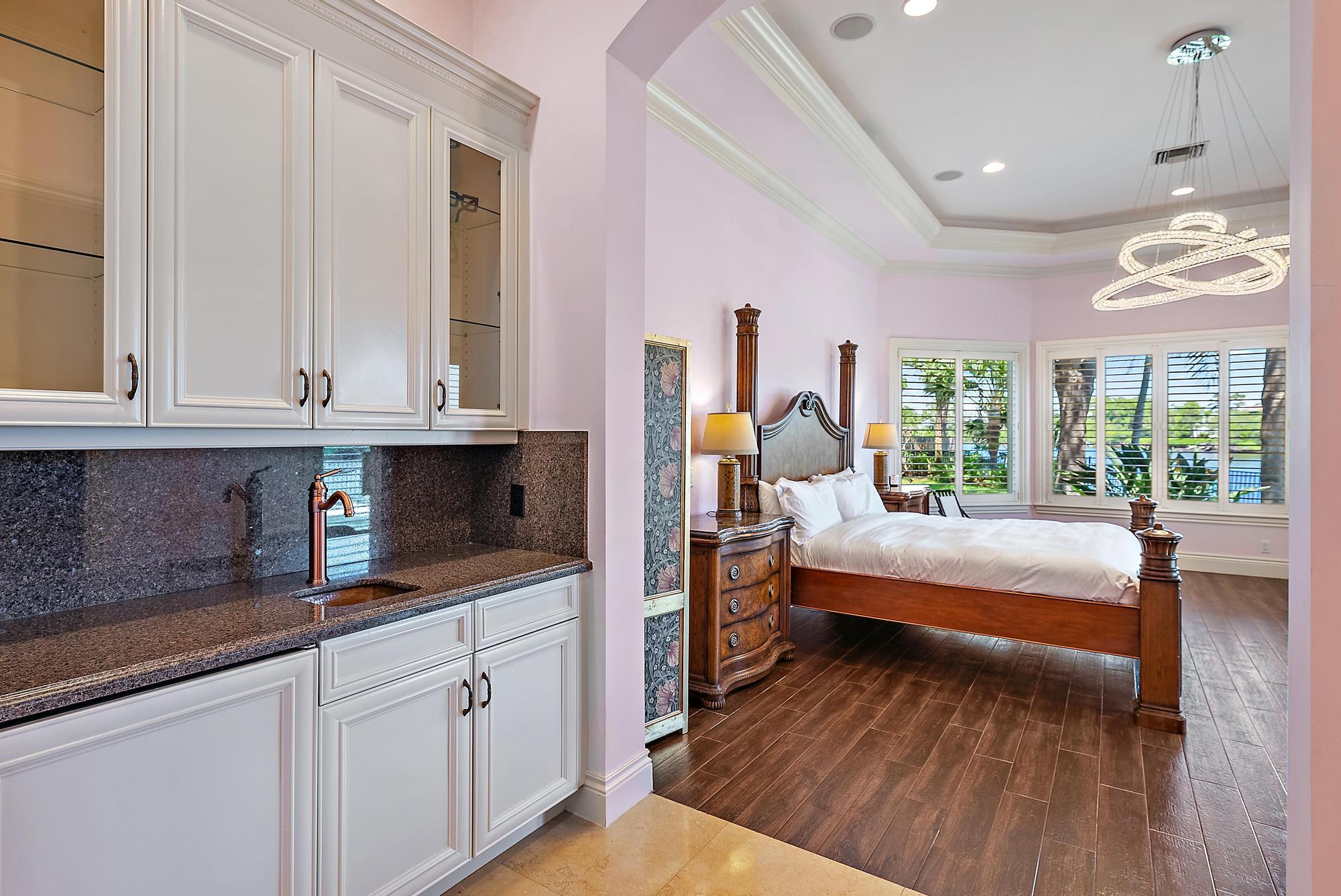 18669 SE Palm Island Lane