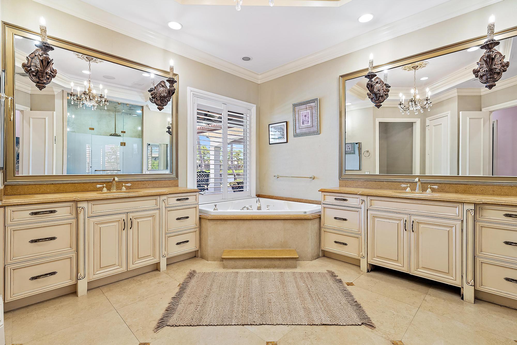 18669 SE Palm Island Lane