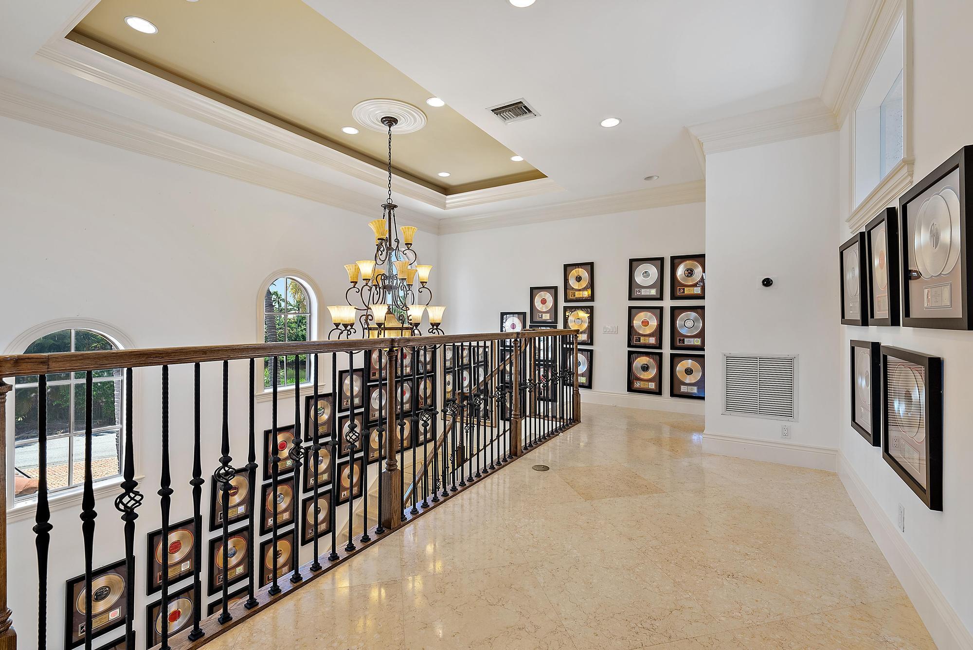 18669 SE Palm Island Lane