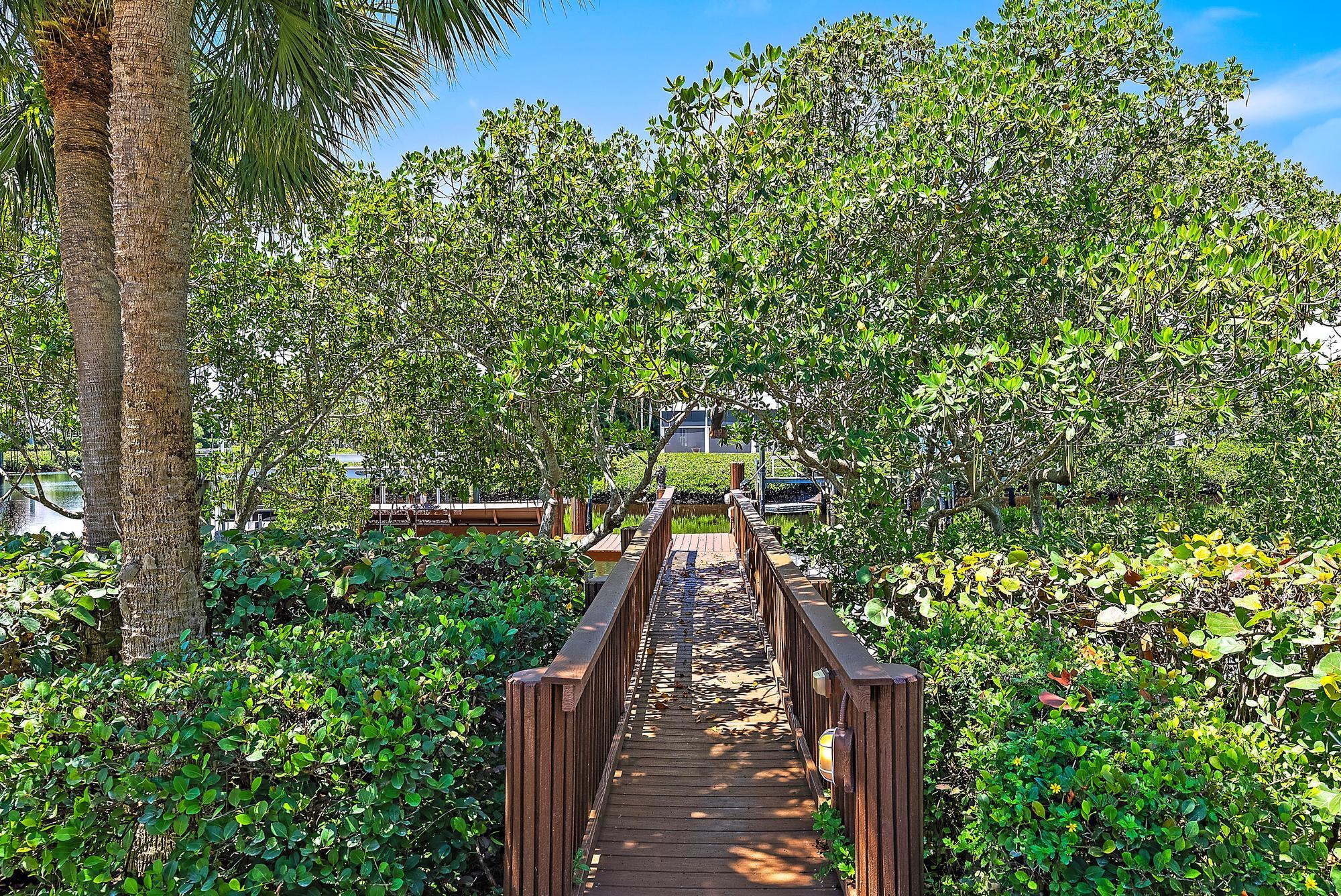 18669 SE Palm Island Lane