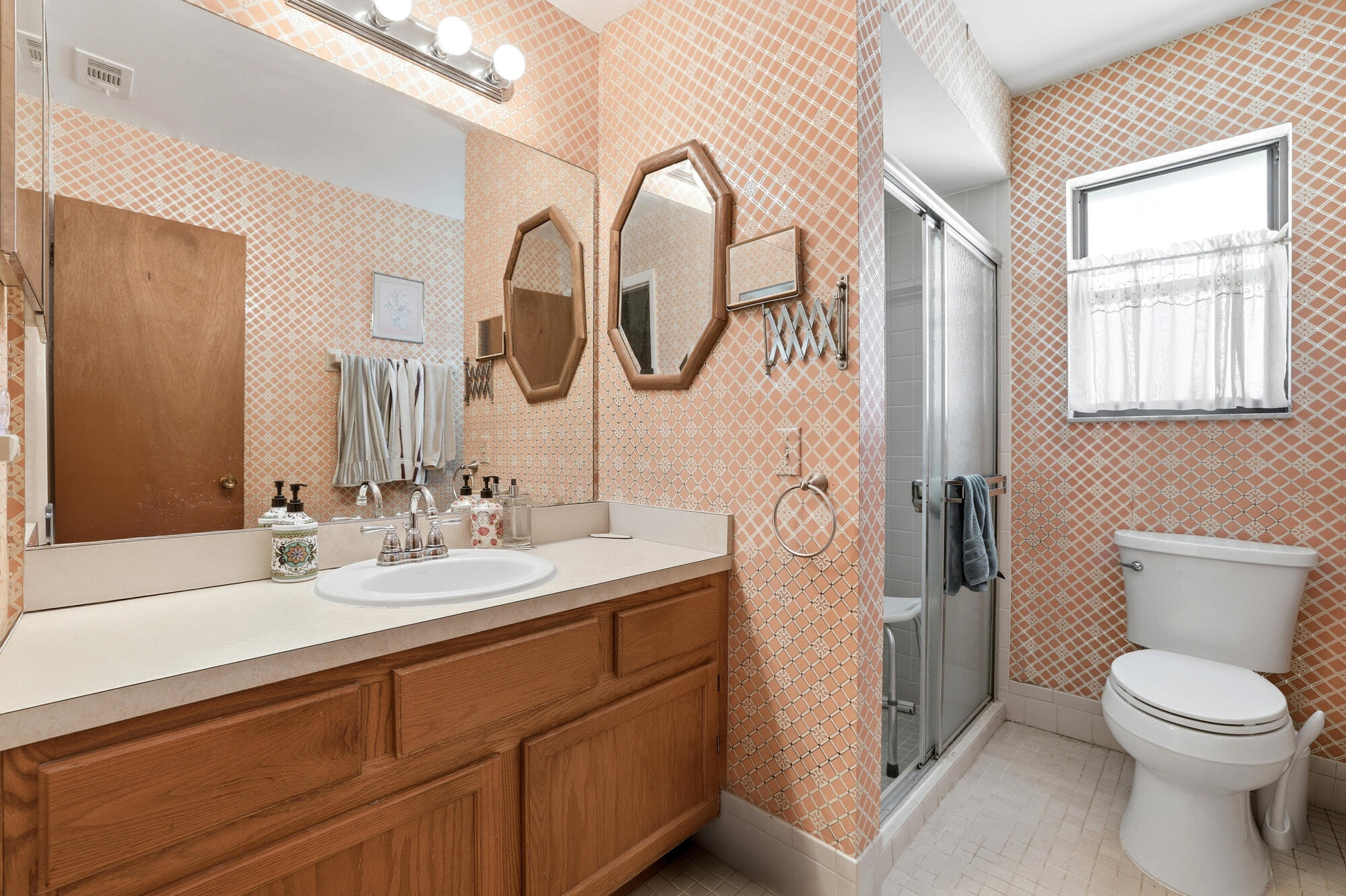 1127 E Seminole Avenue 9c