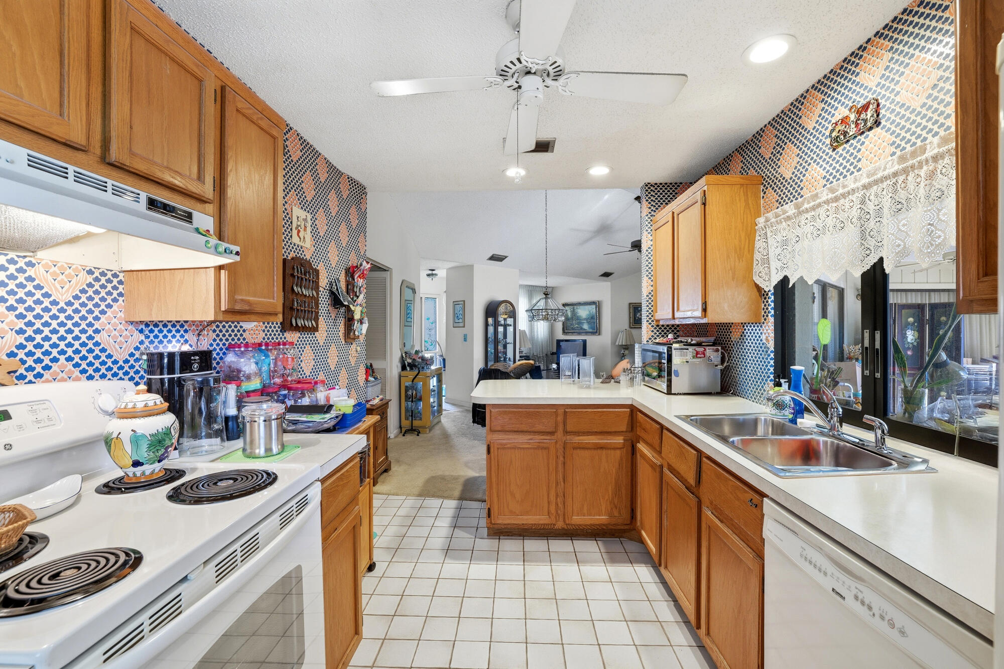 1127 E Seminole Avenue 9c